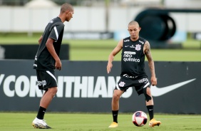 Antony e Adson no treino do Corinthians desta terça-feira, no CT Dr. Joaquim Grava