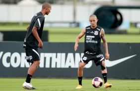 Antony e Adson no treino do Corinthians desta tera-feira, no CT Dr. Joaquim Grava