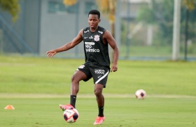 Cazares no treino do Corinthians desta tera-feira, no CT Dr. Joaquim Grava