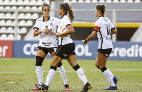 Gabi Portilho, Gabi Nunes e Gabi Zanotti no jogo entre Corinthians e Amrica de Cali, pela Liberta