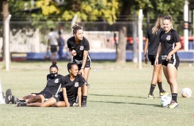 Adriana, Tamires, Andressinha e companheiras no treino do Corinthians Feminino