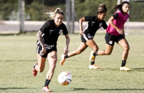 Cacau no treino do Corinthians Feminino