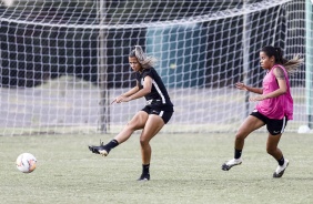 Gabi Nunes e Victria no treino do Corinthians Feminino