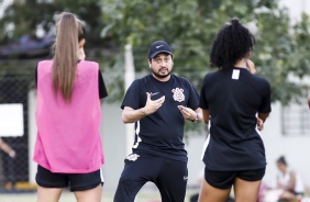 Treinador Arthur Elias no treino do Corinthians Feminino