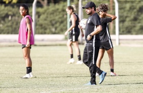 Victria e Arthur Elias no treino do Corinthians Feminino