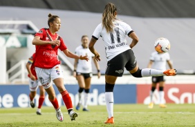 Gabi Nunes em ação contra o Santiago Morning pelas quartas da Libertadores Feminina