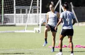 Gabi Portilho e Grazi em treino do Corinthians feminino