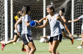 Giovanna Campiolo e Adriana em atividade do Corinthians feminino neste sbado