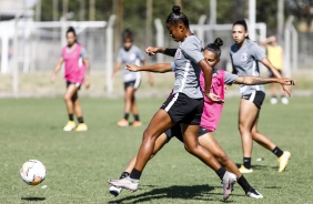Grazi e Poli durante treino do Corinthians neste sbado