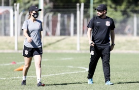 Preparadora fsica Karla Chaves e Arthur Elias em treino do Corinthians
