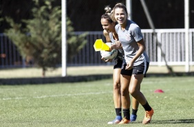 Tamires e Gabi Portilho em treino do Corinthians