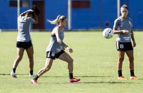 Yasmim, Cacau e Tamires realizam trabalho em treino do Corinthians na Argentina