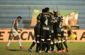 Elenco do Corinthians comemora gol marcado contra o Salgueiro-PE na Copa do Brasil 2021