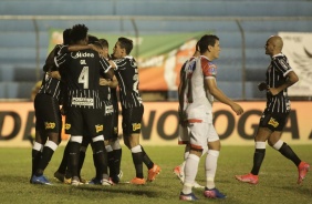 Jogadores do Corinthians comemoram gol de Jemerson contra o Salgueiro