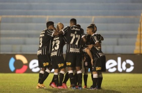 Elenco do Corinthians comemora gol de Ramiro pela Copa do Brasil