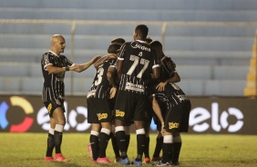 Elenco do Corinthians reunido em partida contra o Salgueiro-PE