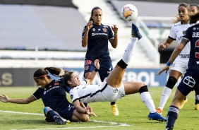 Gabi Zanotti tenta bicicleta em duelo contra a Universidad de Chile