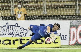 Goleiro Cssio durante a partida contra o Mirassol, em Volta Redonda