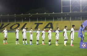Titulares do Corinthians em campo antes do confronto diante do Mirassol nesta tera