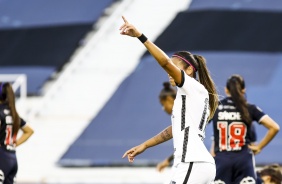 Vic Albuquerque comemora gol diante da LaU na disputa pelo terceiro lugar da Libertadores Feminina