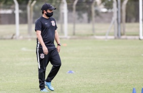 Arthur Elias no treino do Corinthians Feminino