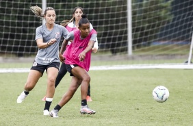 Crivelari e Grazi durante atividade de hoje do Corinthians Feminino