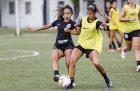 Diany e Giovanna Campiolo no treinamento do Corinthians Feminino