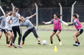 Elenco durante atividade de hoje do Corinthians Feminino