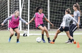 Elenco durante atividade de hoje do Corinthians Feminino