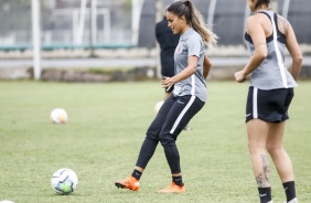 Gabi durante atividade de hoje do Corinthians Feminino