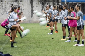 Jogadoras reunidas durante atividade de hoje do Corinthians Feminino