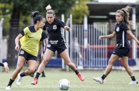 Juliete e Cacau no treino do Corinthians Feminino