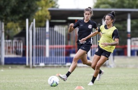 Juliete e companheiras no treino do Corinthians Feminino