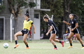 Paulinha e companheiras no treino do Corinthians Feminino