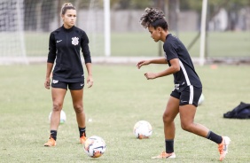 Tamires e Ingryd no treino do Corinthians Feminino