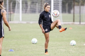 Tamires no treino do Corinthians Feminino