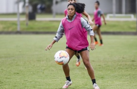 Yasmin durante atividade de hoje do Corinthians Feminino