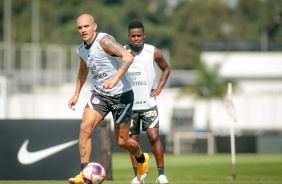 Fábio Santos no treinamento desta terça-feira no CT Joaquim Grava