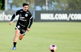 No CT Dr. Joaquim Grava, Fagner segue em treinamento sob o comando de Vagner Mancini