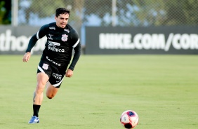 No CT Dr. Joaquim Grava, Fagner segue em treinamento sob o comando de Vagner Mancini