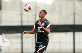 No CT Dr. Joaquim Grava, Cauê segue em treinamento sob o comando de Vagner Mancini