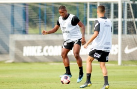 No CT Dr. Joaquim Grava, volante Xavier segue em treinamento sob o comando de Vagner Mancini