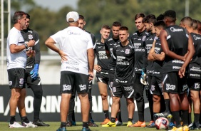 Vagner Mancini palestra para o elenco durante atividades no CT Joaquim Grava, do Corinthians