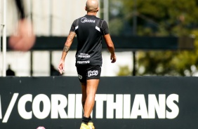 Fábio Santos durante o treino do Corinthians no Centro de Treinamentos Joaquim Grava