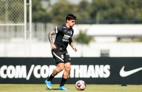 Fagner durante o treino do Corinthians no Centro de Treinamentos Joaquim Grava