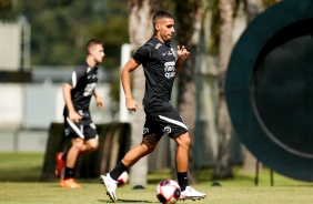 Gabriel durante o treino do Corinthians no Centro de Treinamentos Joaquim Grava