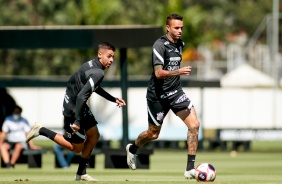 Gabriel Pereira e Luan durante treinamento do Corinthians no CT