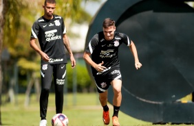 João Victor e Lucas Piton durante o treino do Corinthians no Centro de Treinamentos Joaquim Grava