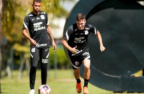 Joo Victor e Lucas Piton durante o treino do Corinthians no Centro de Treinamentos Joaquim Grava