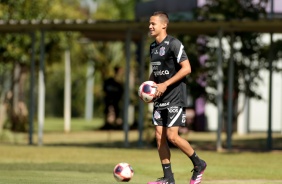 Matheus Arajo durante treinamento do Corinthians no CT